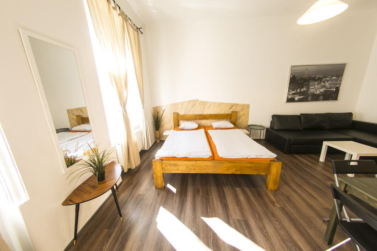 Freedom Rooms & Apartments Prag Eksteriør billede